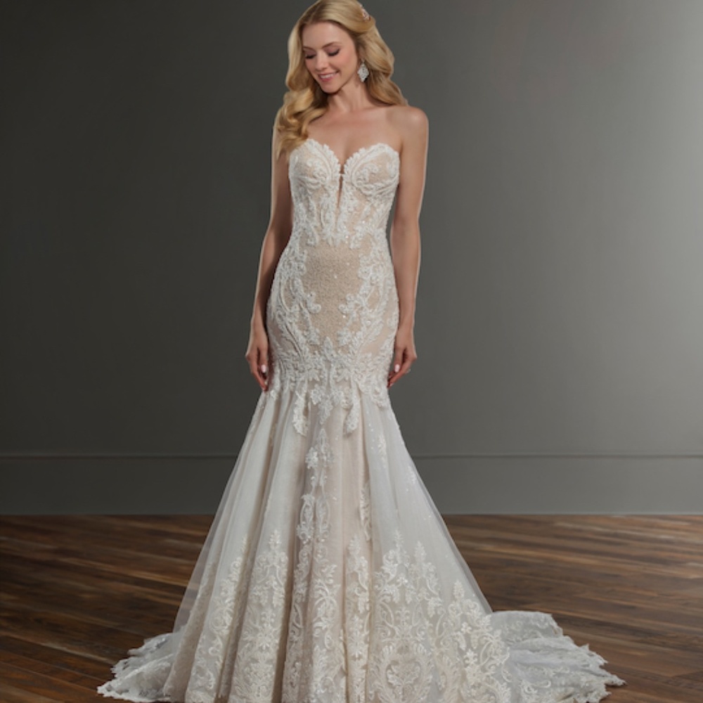 2019 Truck Show Martina Liana Wedding Gown